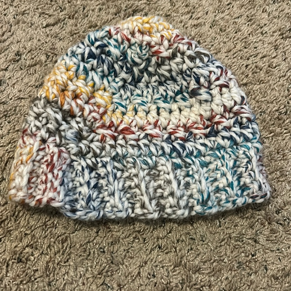 Pony tail winter hat